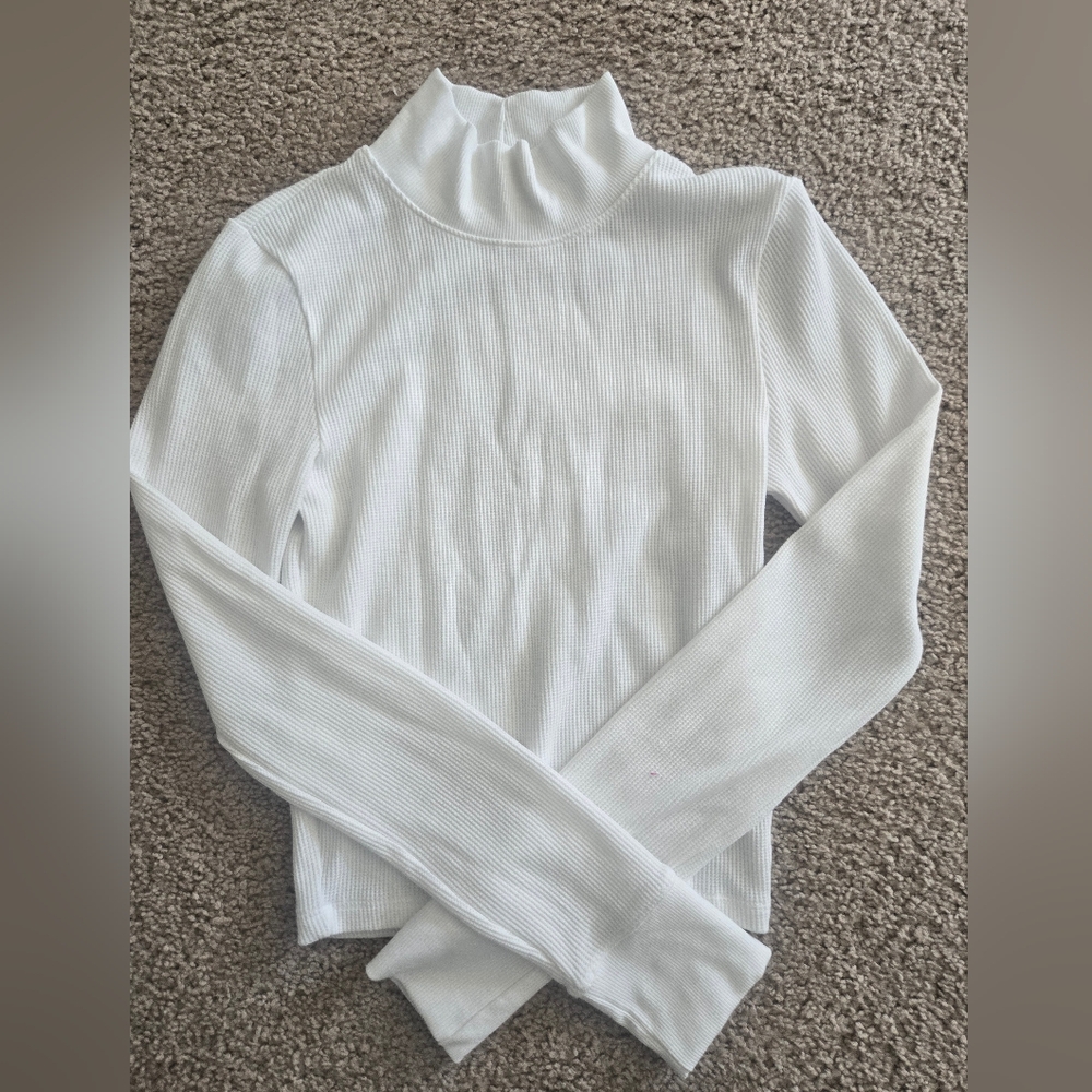 American Eagle Midi Cropped White Ribbed Turtleneck Long Sleeve Top. Never Worn